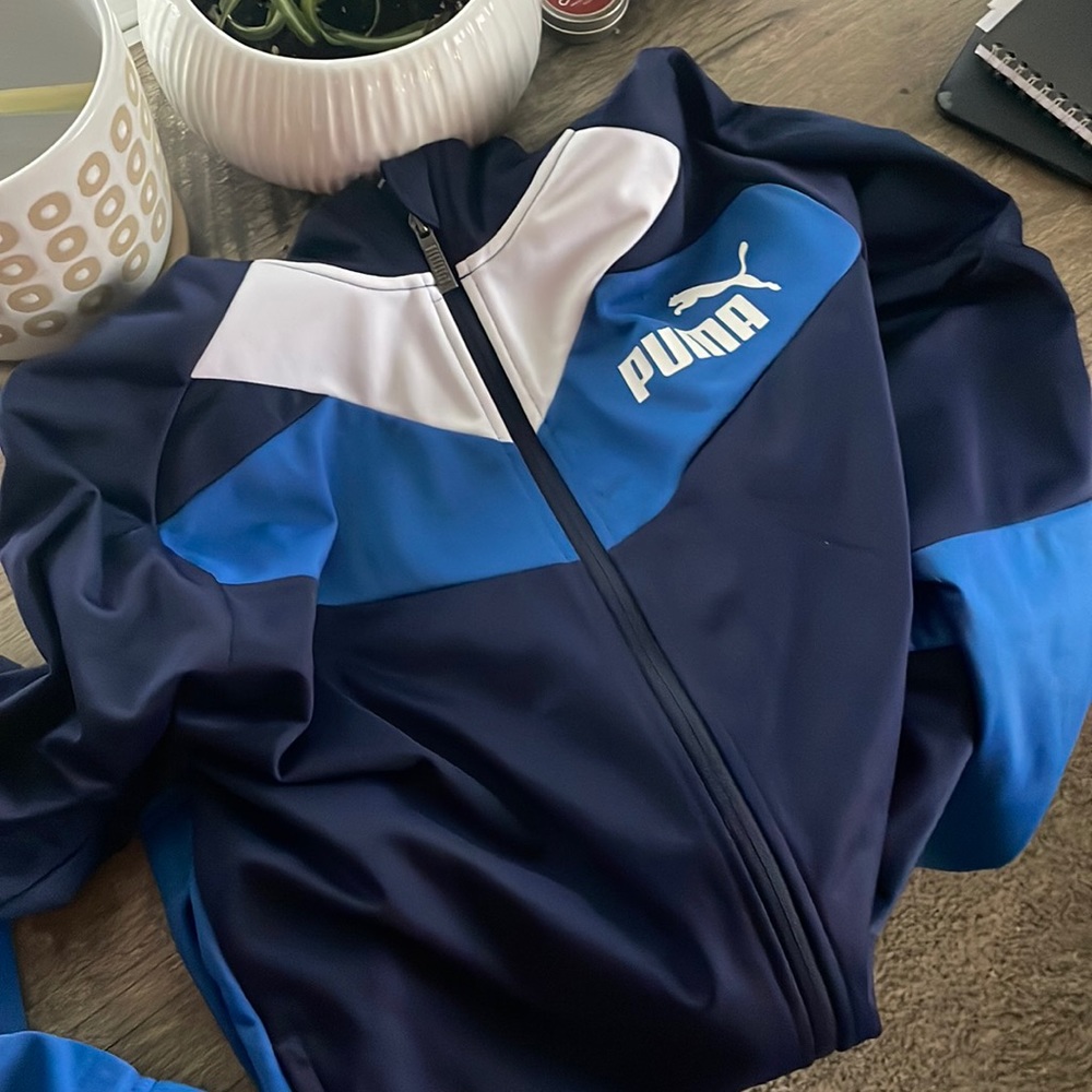 Blue/white mens puma jacket. Worn twice like new.